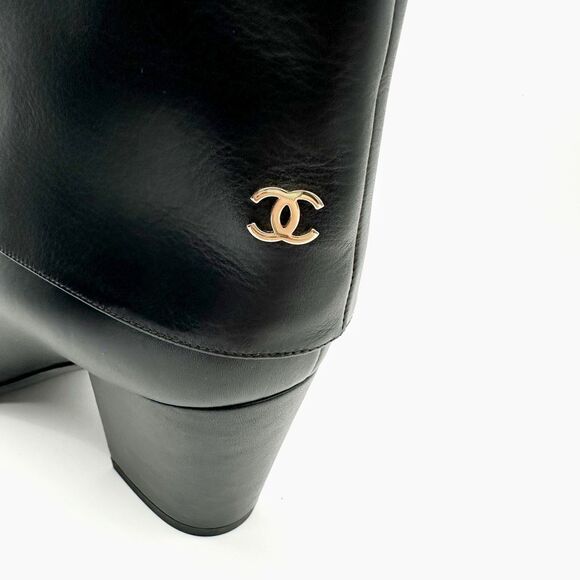 CHANEL Black 20K CC Logo Musketeer Boots Size 40 Cap Toe Leather Fold Over - Picture 5 of 14